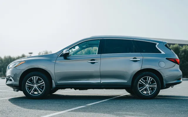 Infiniti QX60 - image 2