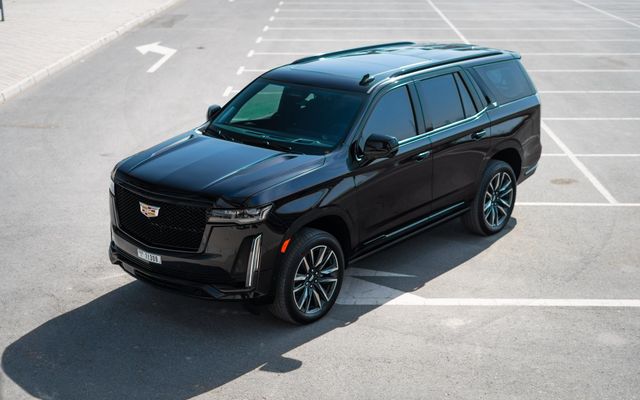 Cadillac Esclade - image 4
