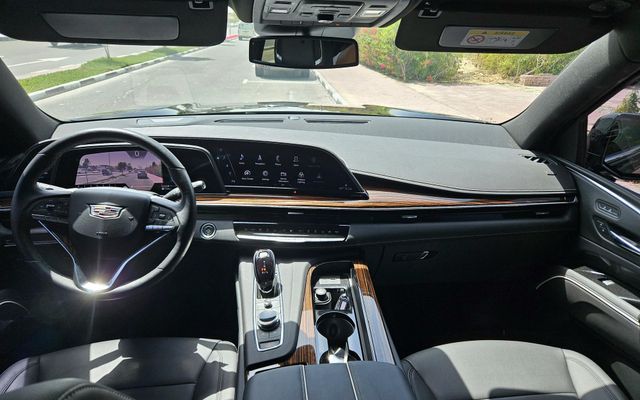 Cadillac Escalade - image 3
