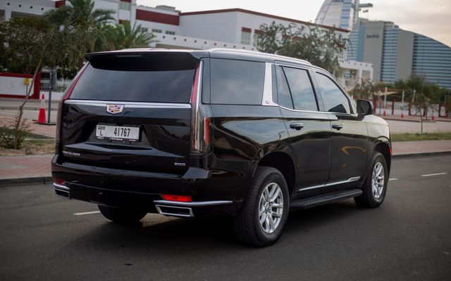 Cadillac Escalade - image 2