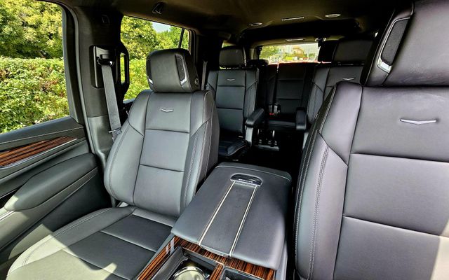 Cadillac Escalade - image 4