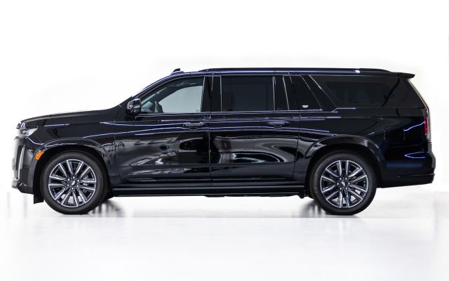 Cadillac Escalade ESV - image 2