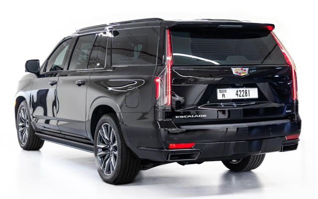 Cadillac Escalade ESV - image 4