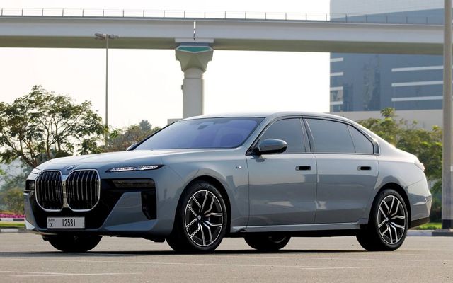 BMW 735 - image 1