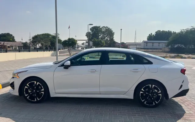Kia K5 - image 2