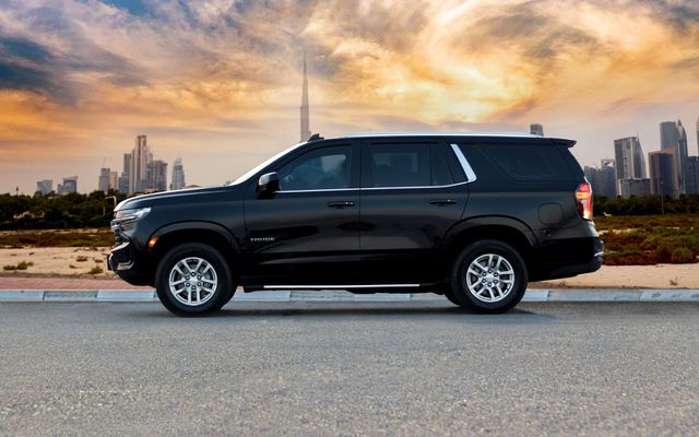 Chevrolet Tahoe Black - image 2