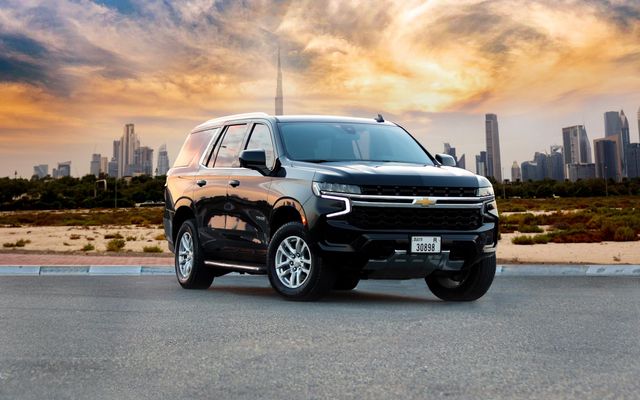 Chevrolet Tahoe Black - image 4
