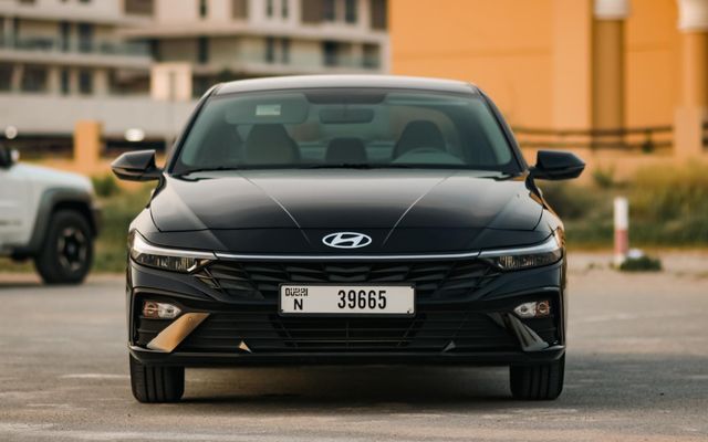 HYUNDAI ELANTRA - image 2