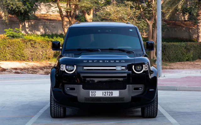 Land Rover Defender 2025 - image 1