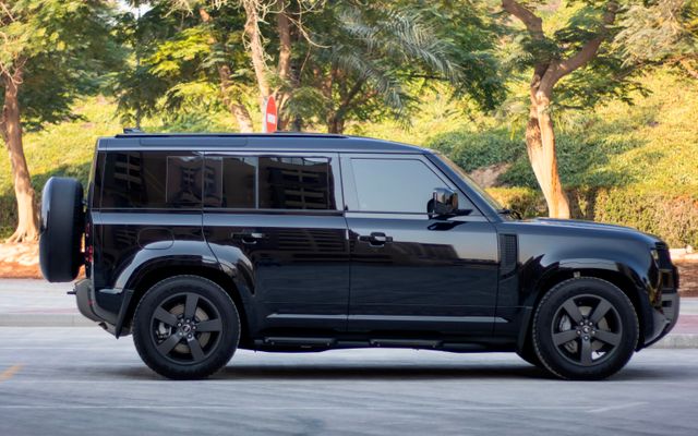 Land Rover Defender 2025 - image 3