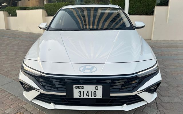 Hyundai Elantra - image 3