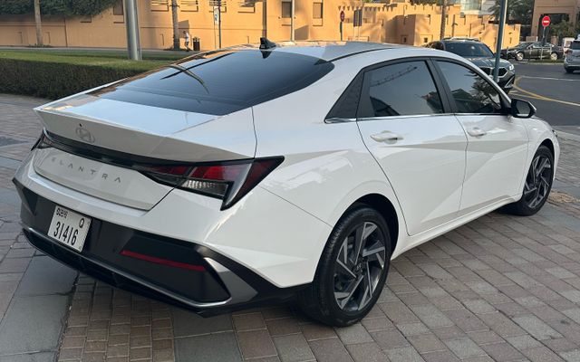 Hyundai Elantra - image 4