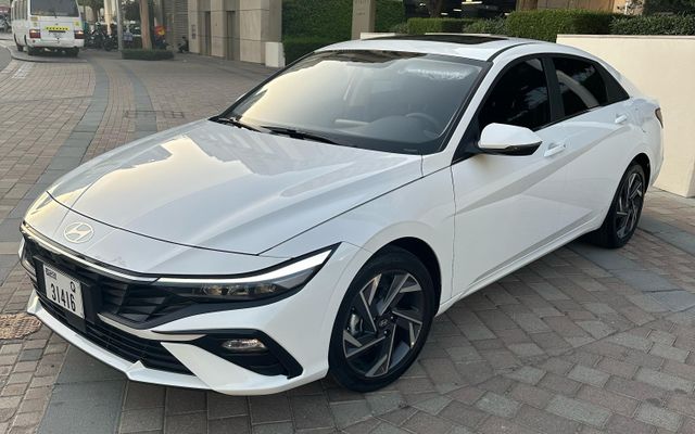 Hyundai Elantra - image 1