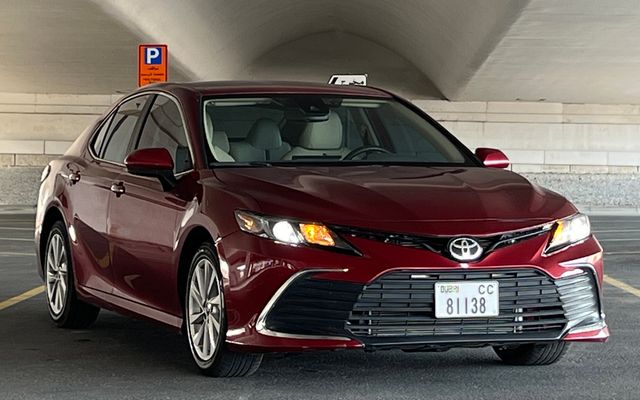 Toyota Camry - image 4