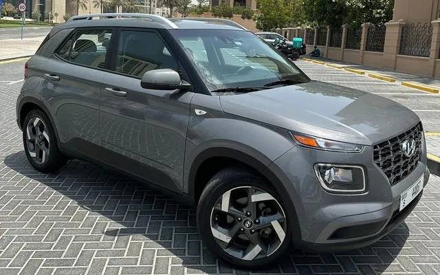 Hyundai Venue - image 2