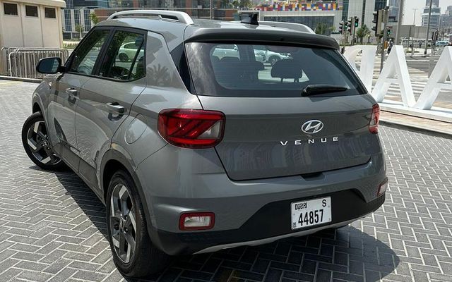 Hyundai Venue - image 3