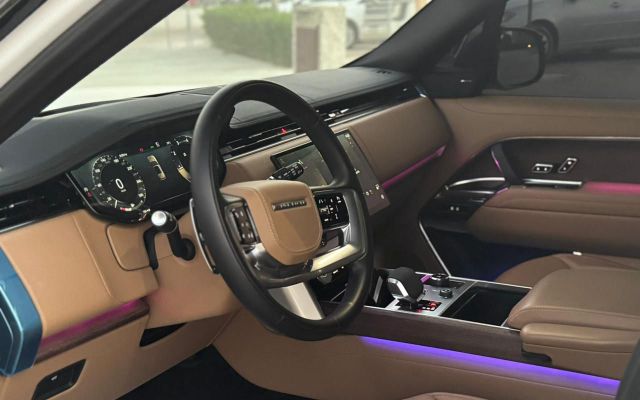Range Rover Vogue - image 4