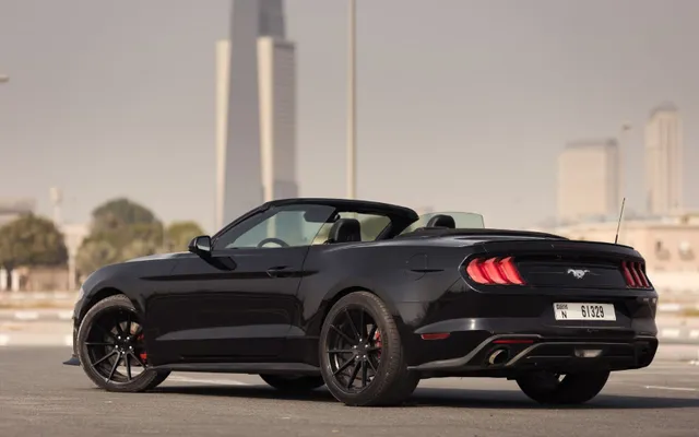 Ford Mustang - image 2