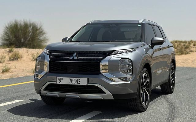 Mitsubishi Outlander - image 1