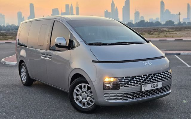 Hyundai Staria Silver - image 3