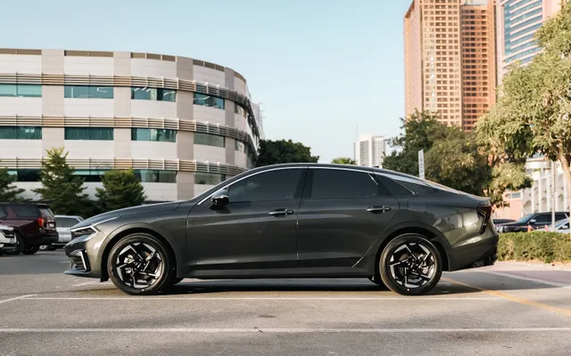 KIA K5 - image 2