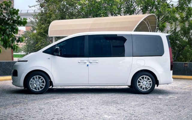 HYUNDAI STARIA - image 2