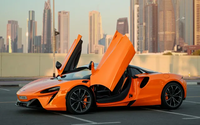 MCLAREN ARTURA SPIDER - image 2