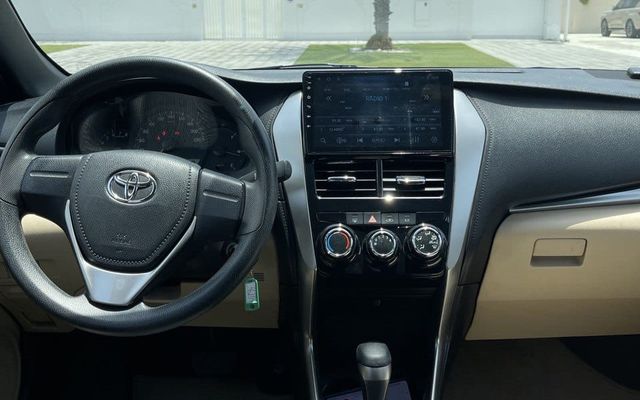 TOYOTA YARIS - image 3