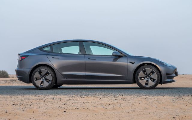 TESLA MODEL 3 - image 3