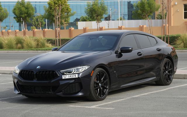 BMW 850i - image 1