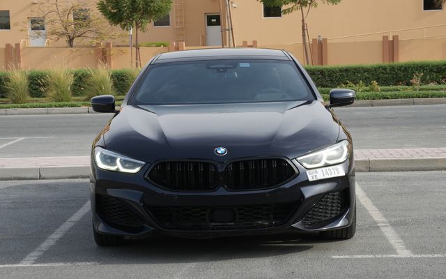 BMW 850i - image 2