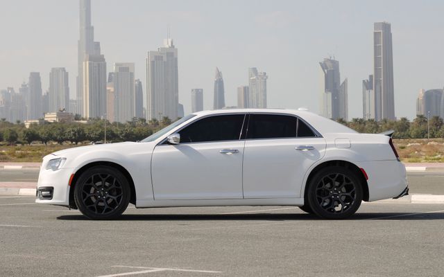 Chrysler 300 - image 2