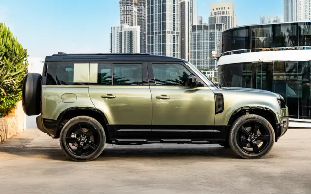 Land Rover Defender 110 HSE - image 2