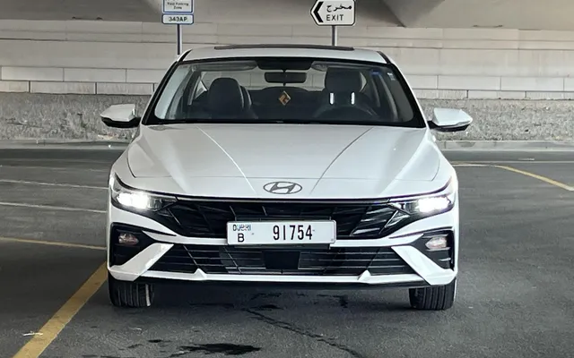 Hyundai Elantra - image 3