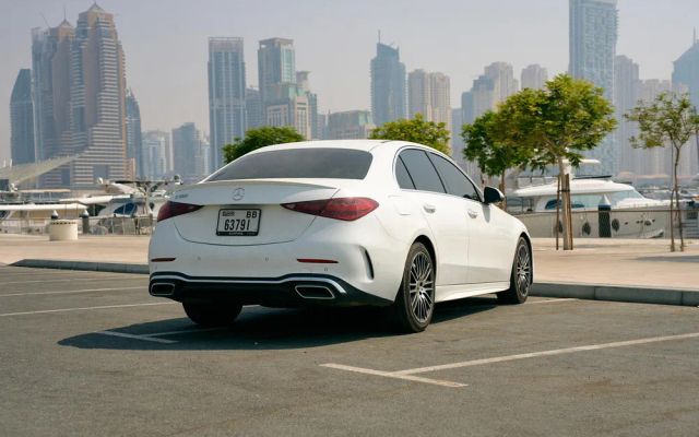 Mercedes-Benz C300 - image 3