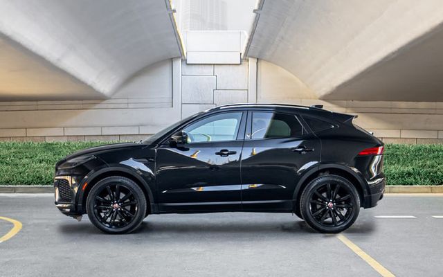 JAGUAR E-PACE - image 3