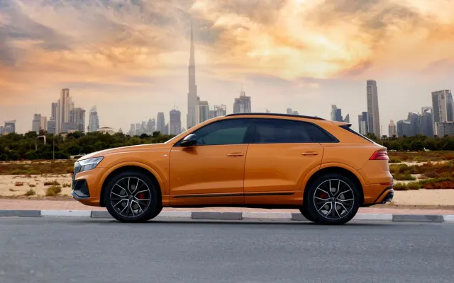 Audi Q8 Orange - image 2