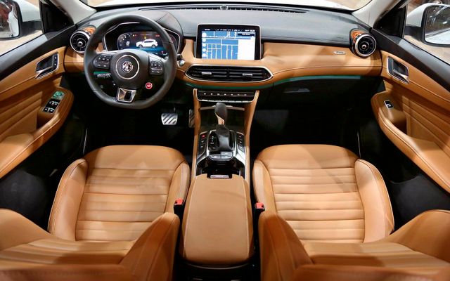 MG HS - image 2