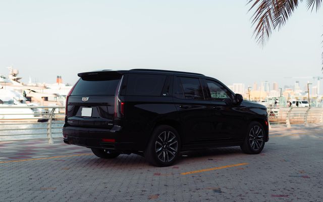 CADILLAC ESCALADE - image 3