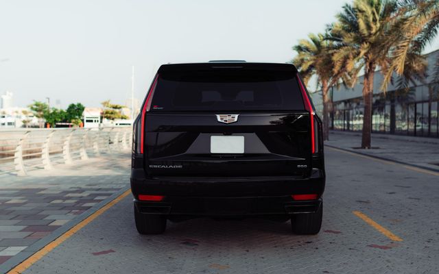 CADILLAC ESCALADE - image 4