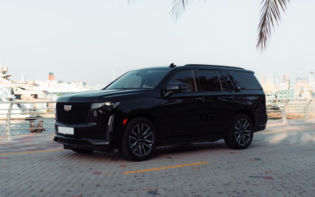 CADILLAC ESCALADE - image 1