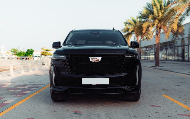 CADILLAC ESCALADE - image 2