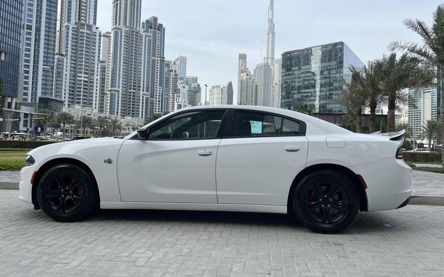 Dodge Charger - image 2