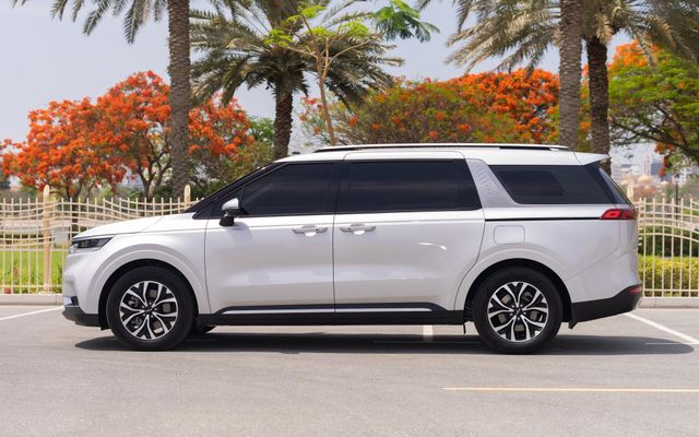 Kia Carnival - image 2