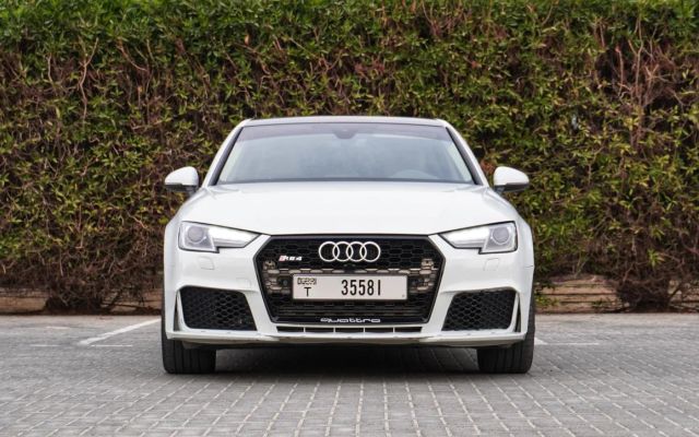 Audi A4 - image 2