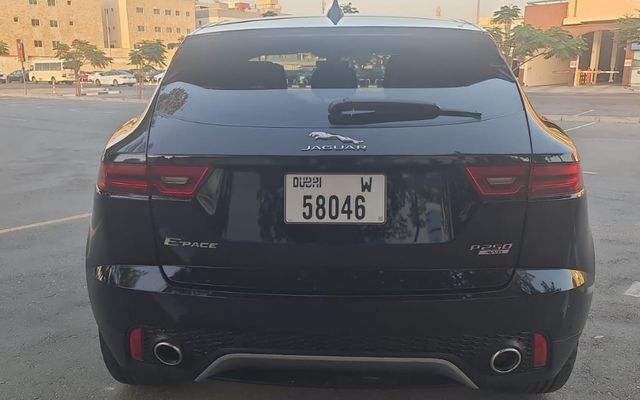 JAGUAR E-PACE - image 4