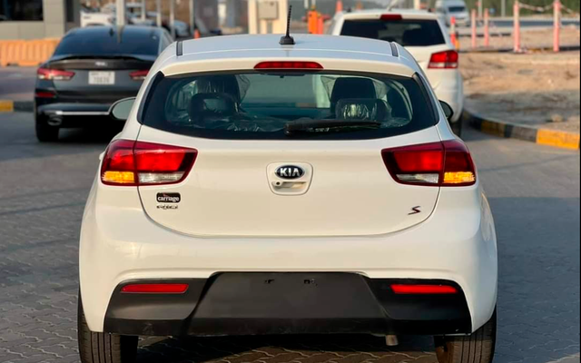 Kia Rio - image 2