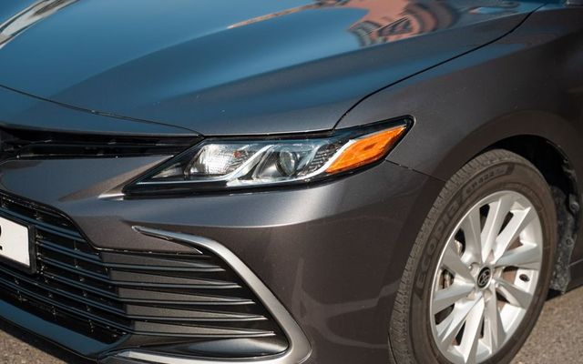 Toyota Camry - image 4