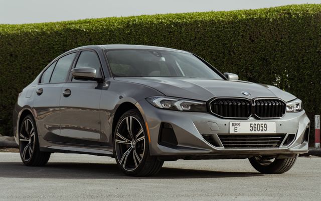 BMW 330 - image 1