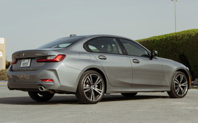 BMW 330 - image 4